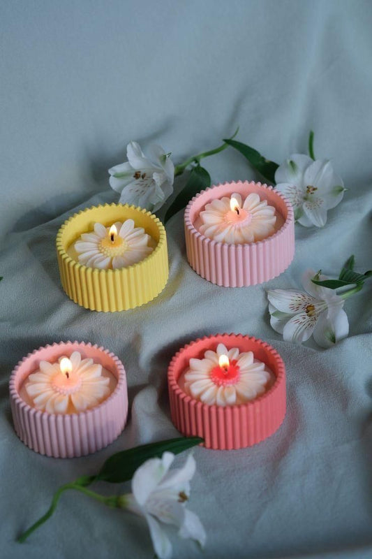 Daisy Candle